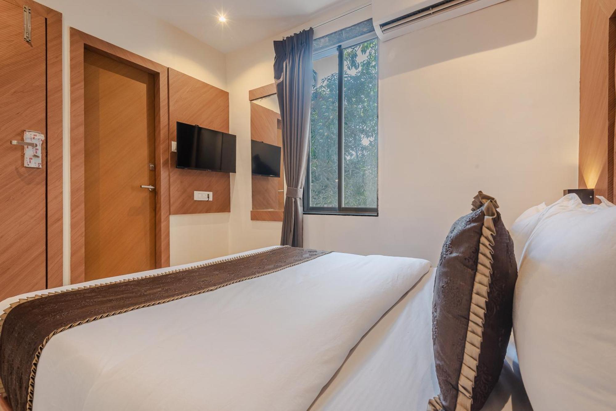 Hotel Silver Park Mumbai Exterior photo